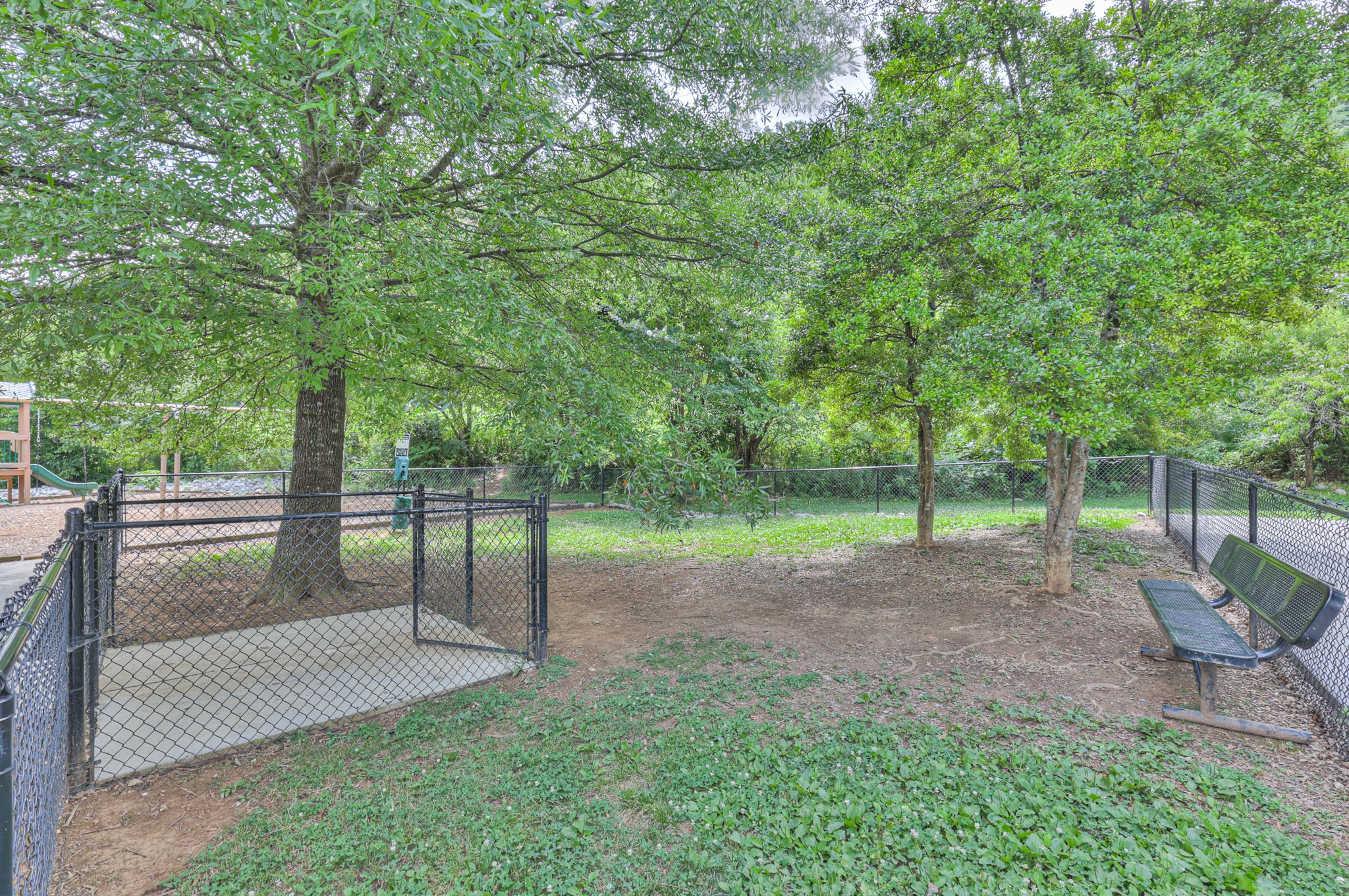 Cassell Ridge Apartments landscaped grounds